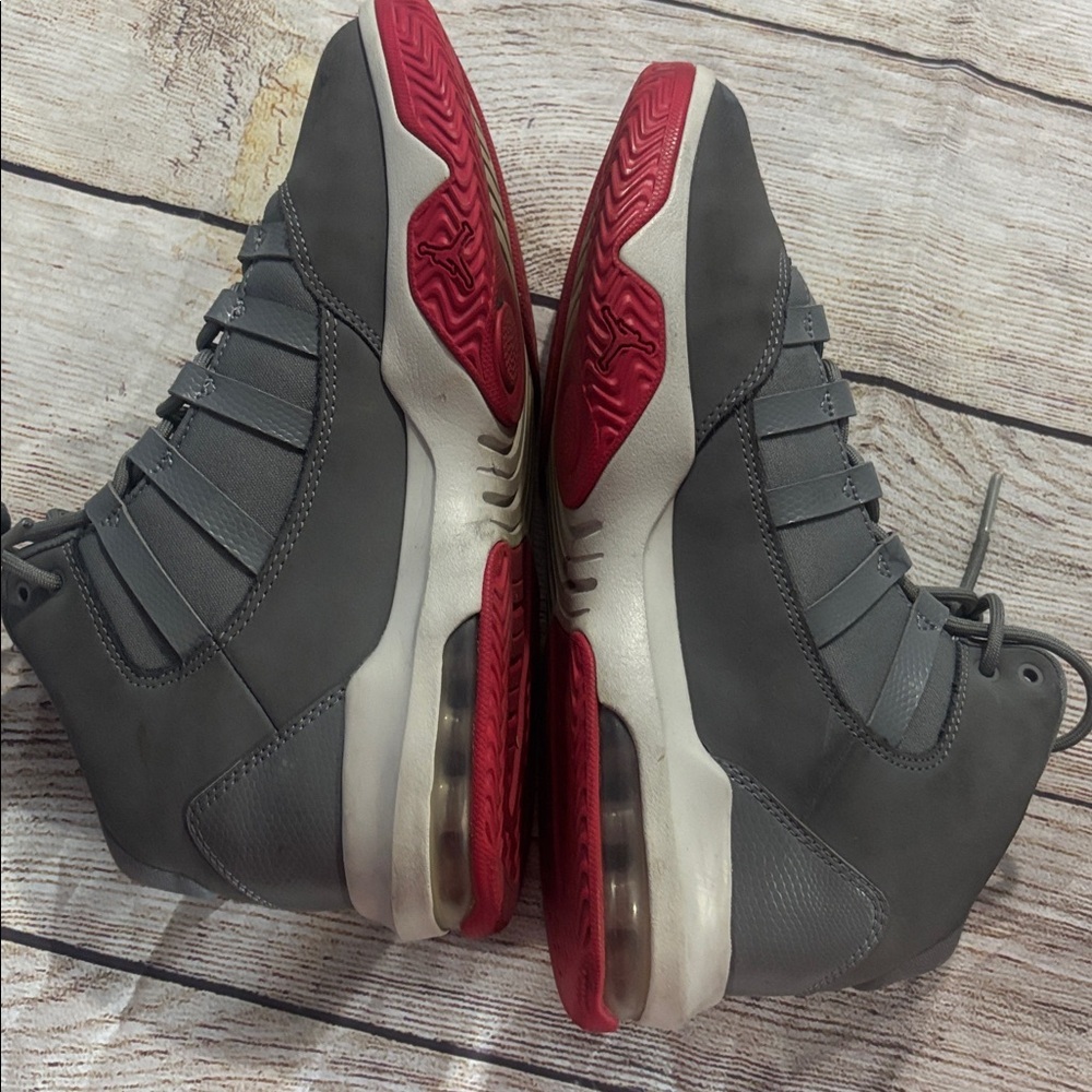 Jordan’s size 6Y - Picture 6 of 8
